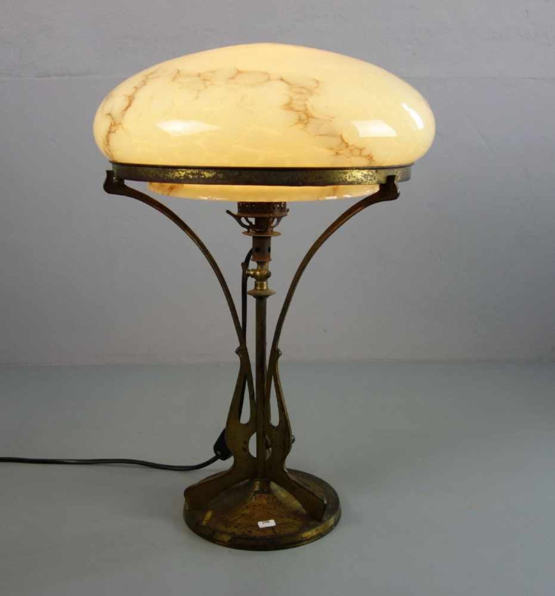 JUGENDSTIL - LAMPE / TISCHLAMPE / art nouveau lamp, um 1900. Messingfarbenes Metall, einflammig