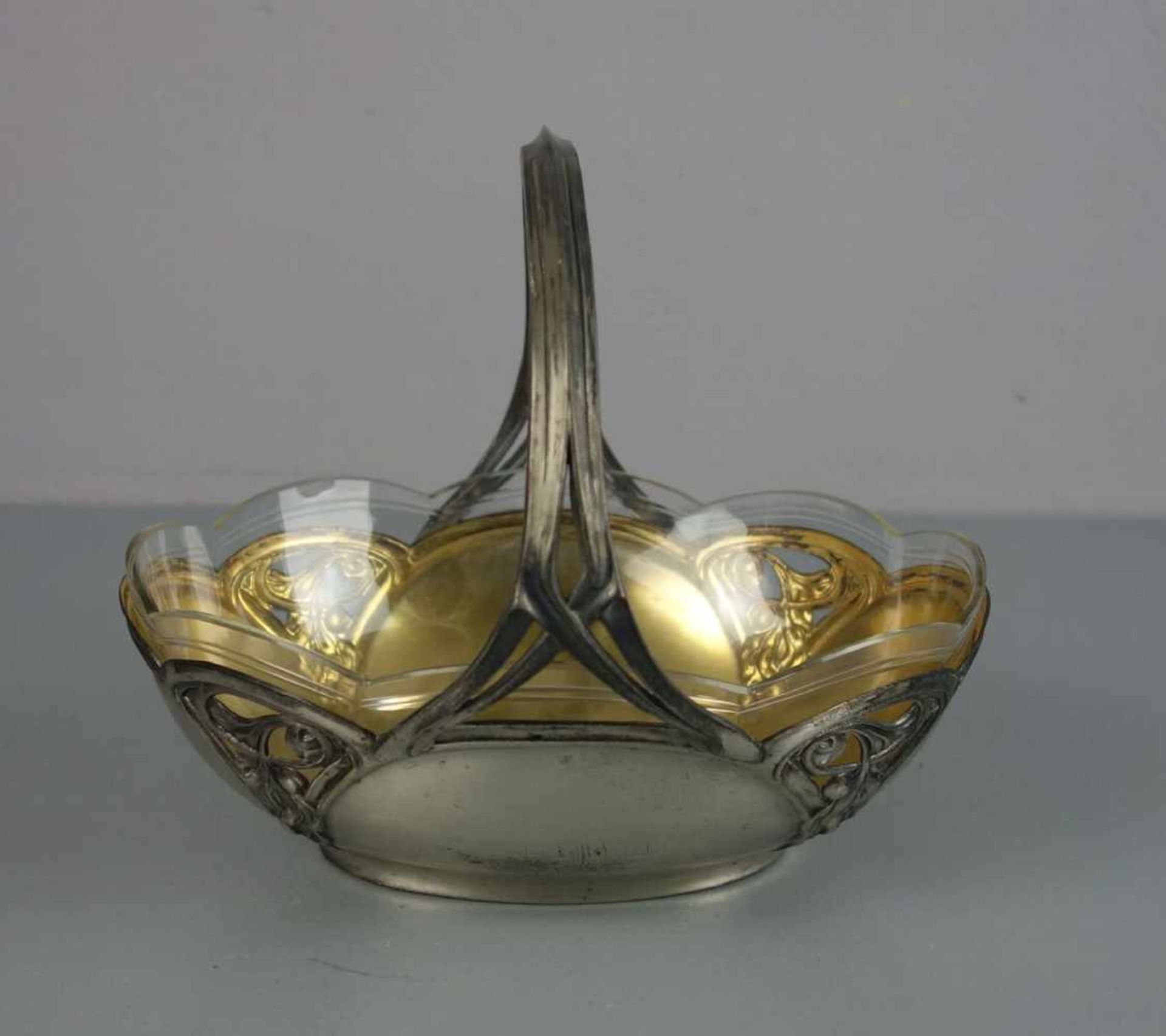 JUGENDSTIL HENKELSCHALE / OBSTSCHALE / art nouveau bowl, um 1900, Metall und Glas, ungemarkt. - Bild 3 aus 4