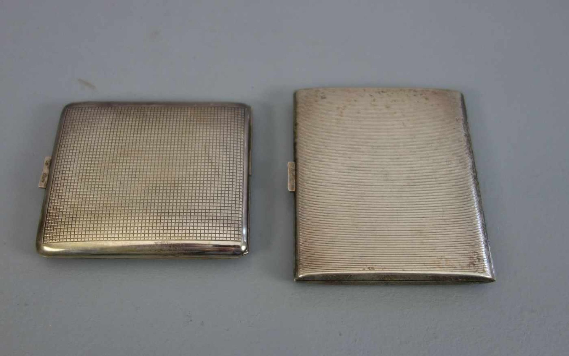 ZWEI ZIGARETTEN-ETUIS / VISITENKARTEN-ETUIS / two cigarette cases, Alpacca, 1. H. 20. Jh.. - Image 2 of 3