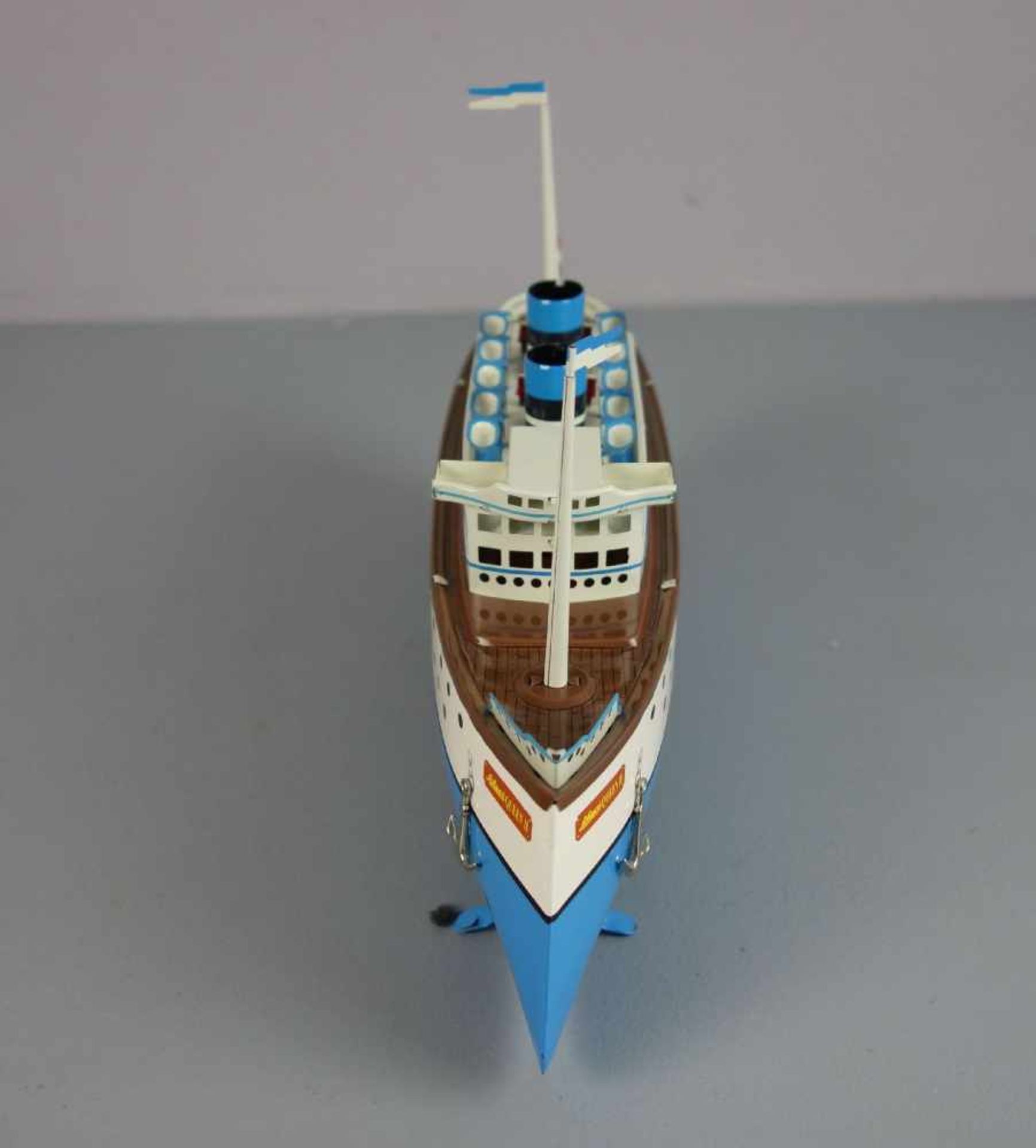 BLECHSPIELZEUG / SCHIFF: Blechdampfer - Schuco Queen II / tin toy ship, 2. H. 20. Jh., Manufaktur - Image 4 of 7