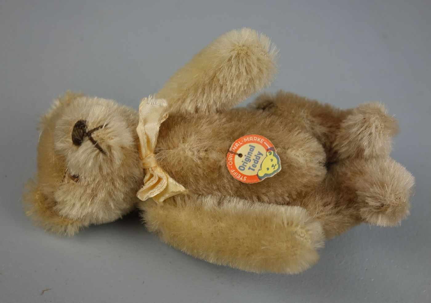 PLÜSCHTIERE / PLÜSCHFIGUREN: 3 Steiff-Teddys / Teddybären / teddy bears, 20. Jh., Manufaktur Steiff. - Image 10 of 11