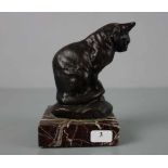nach BARYE, ANTOINE LOUIS (1795-1875 Paris) Skulptur / sculpture: "Katze", dunkelbraun patiniert,