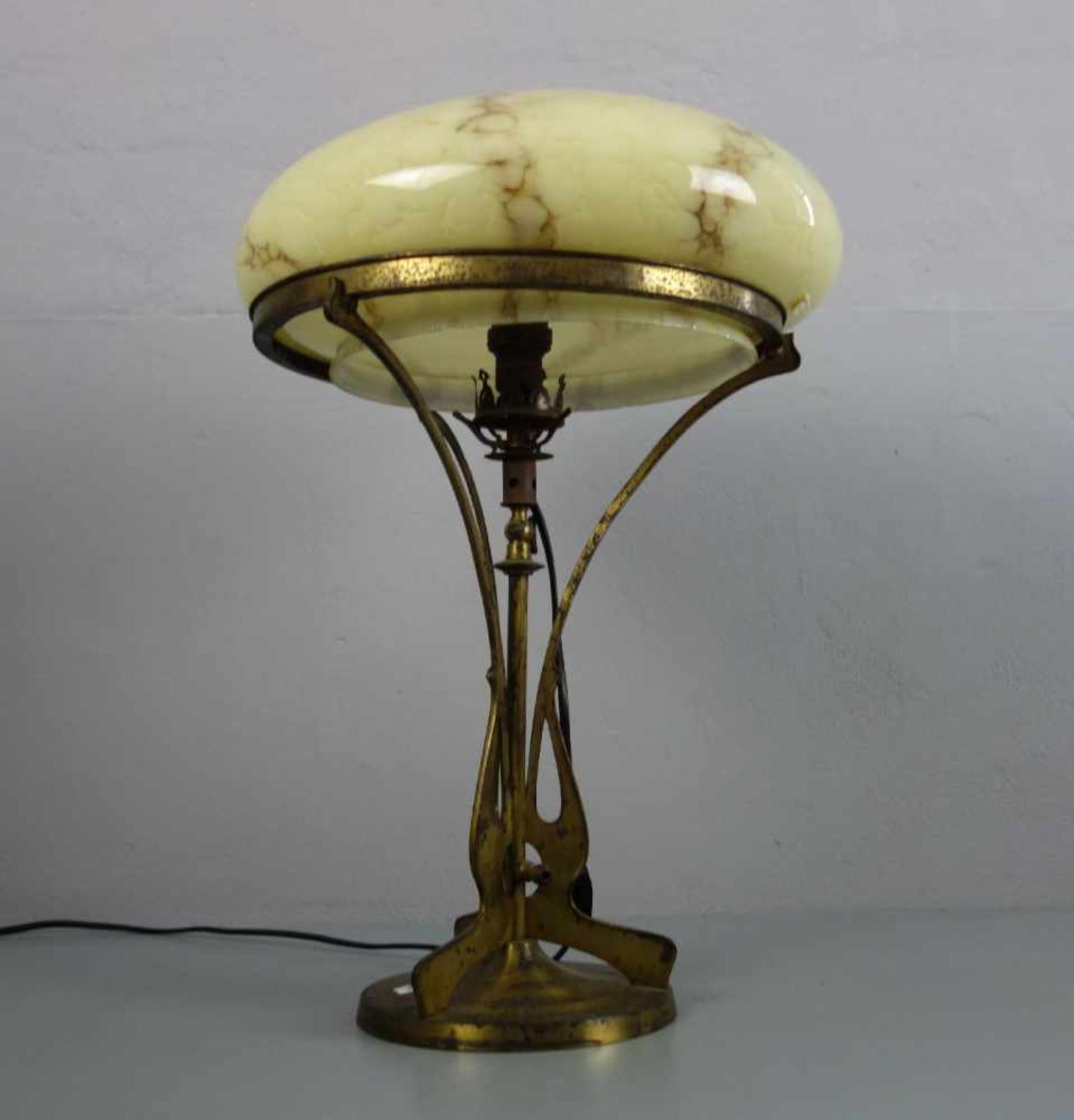 JUGENDSTIL - LAMPE / TISCHLAMPE / art nouveau lamp, um 1900. Messingfarbenes Metall, einflammig - Image 4 of 4