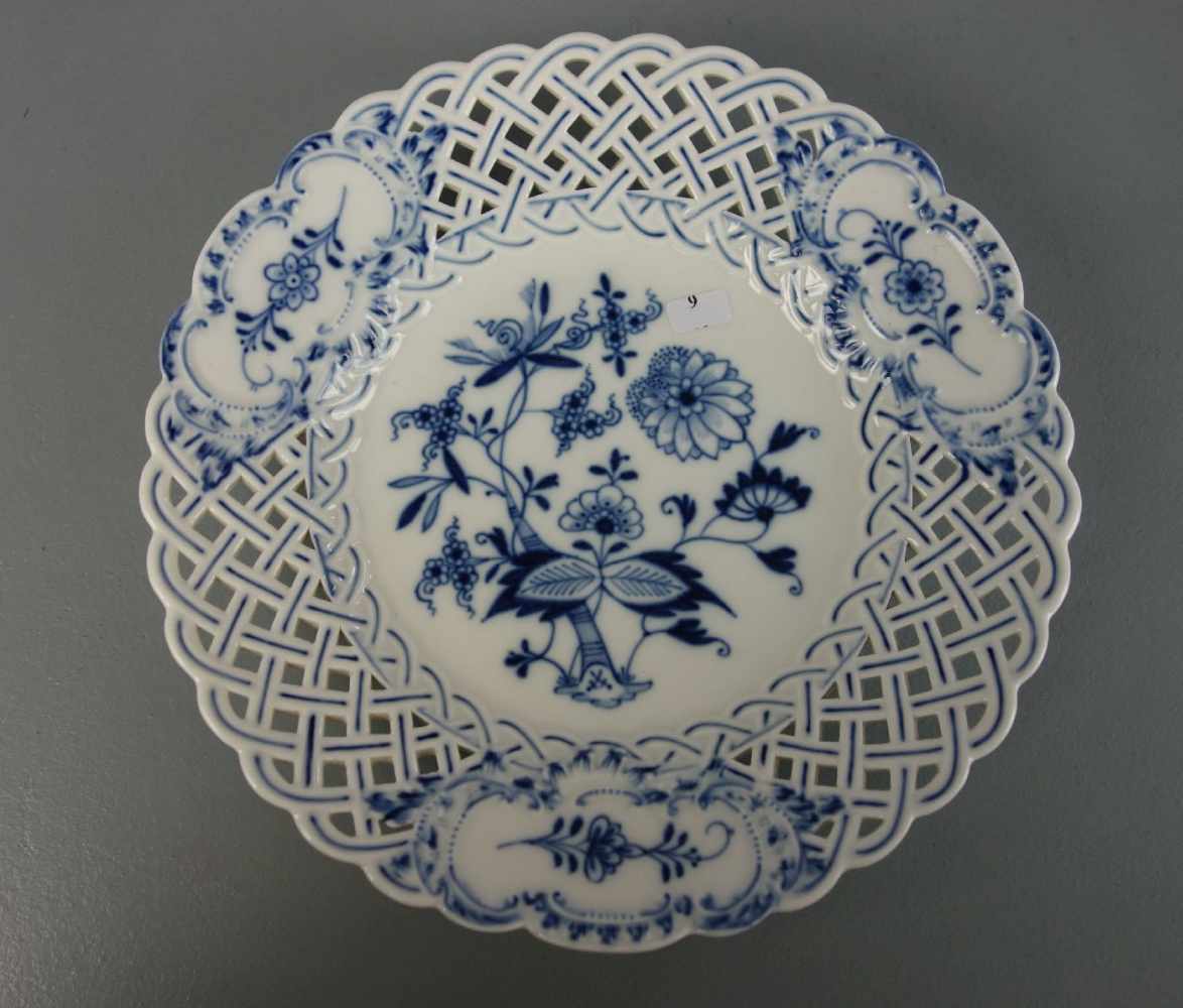 DURCHBRUCHTELLER / porcelain plate, Porzellan, Manufaktur Meissen, unterglasurblaue