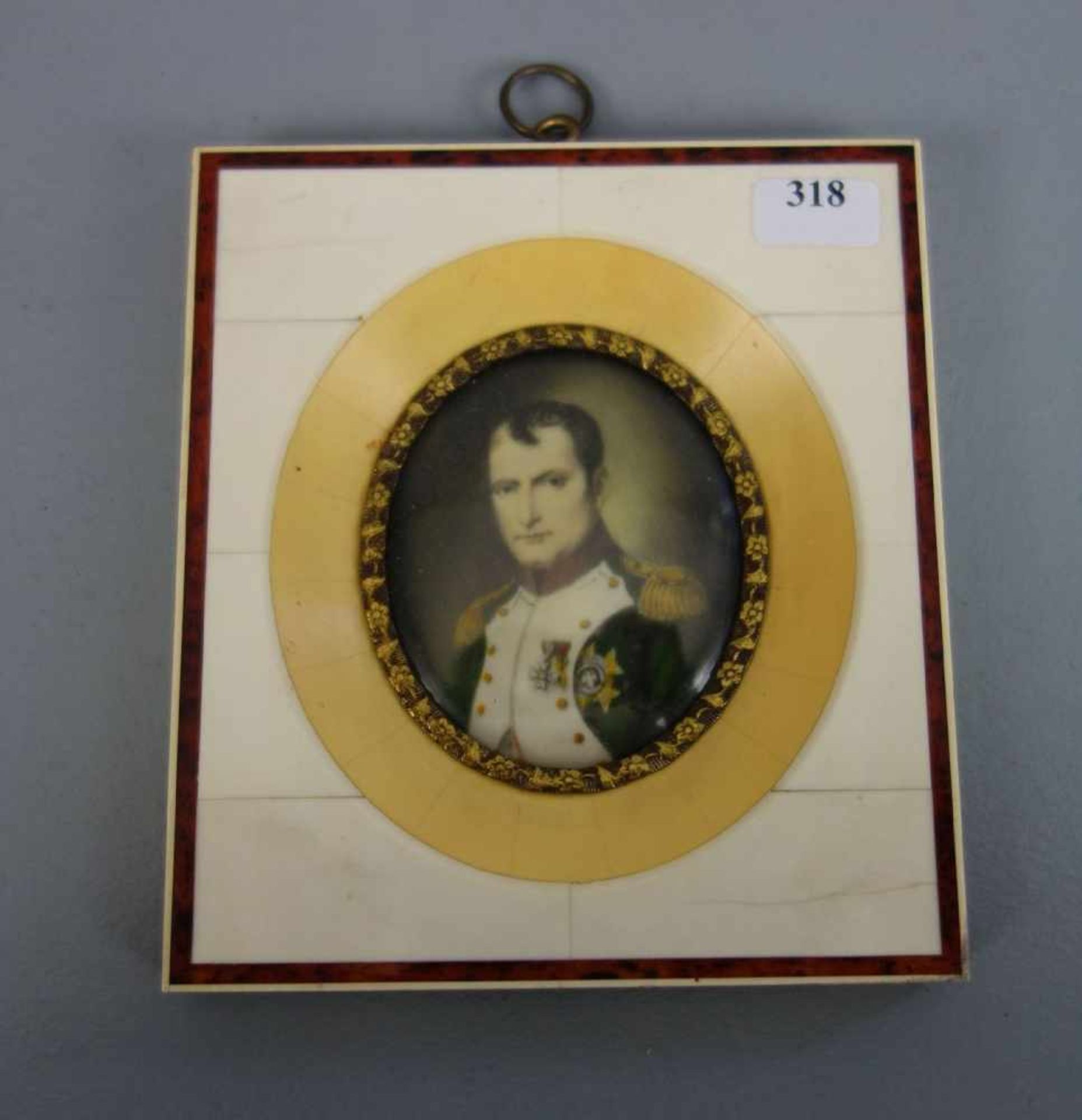 MINIATUR IM BEINRAHMEN: "Napoleon Bonaparte", Temperamalerei / tempera painting. Ovaler