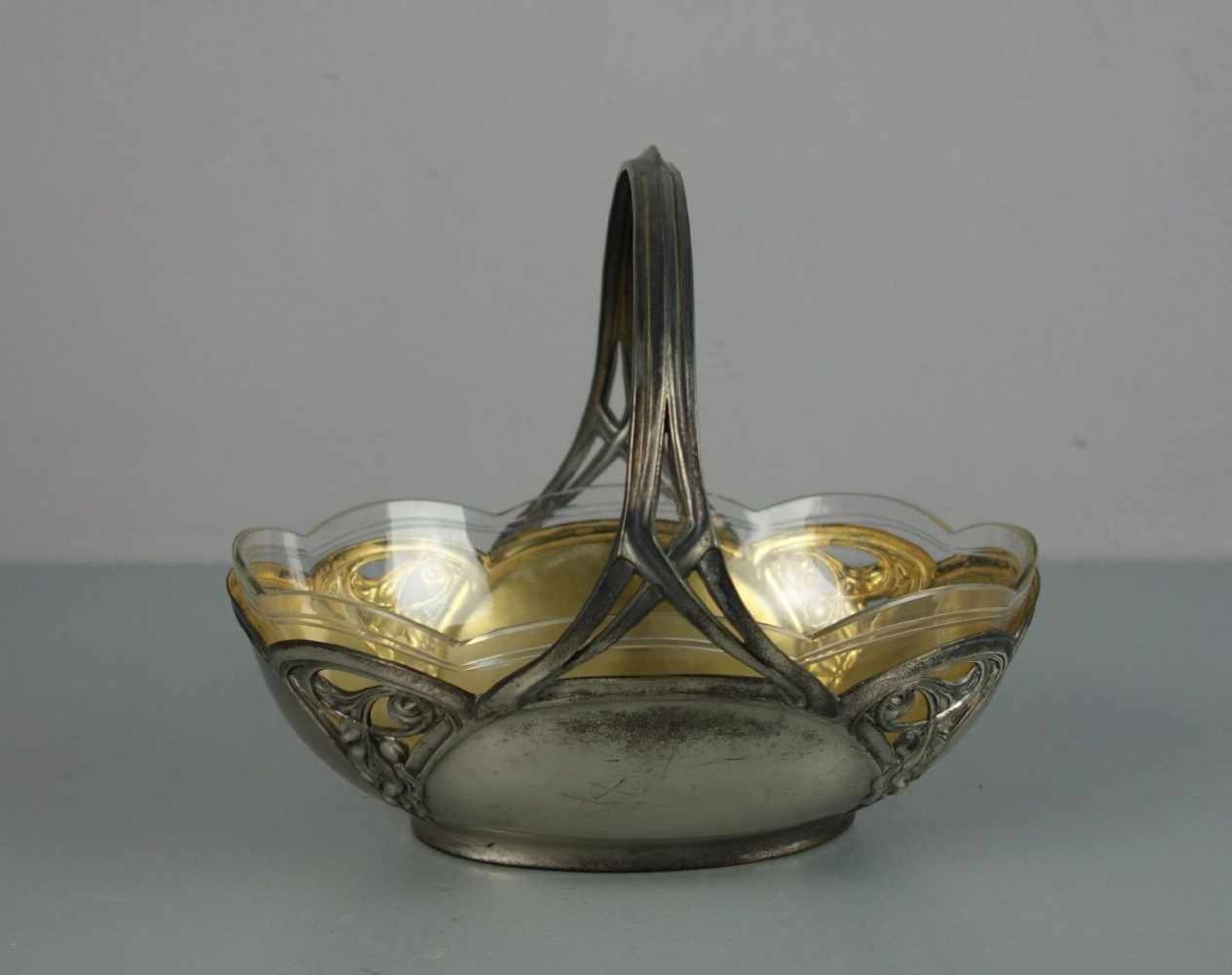 JUGENDSTIL HENKELSCHALE / OBSTSCHALE / art nouveau bowl, um 1900, Metall und Glas, ungemarkt.