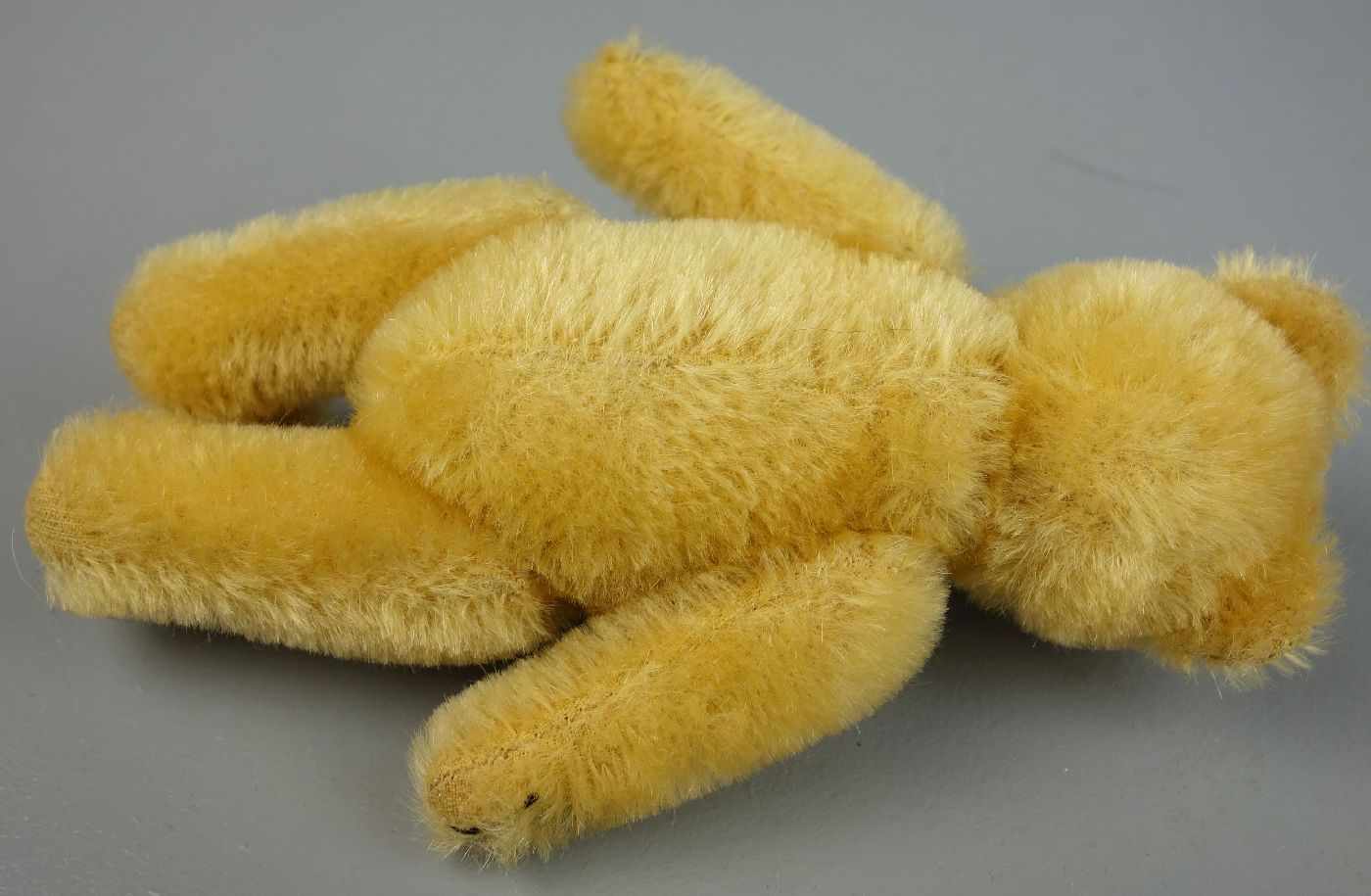PLÜSCHTIERE / PLÜSCHFIGUREN: 3 Steiff-Teddys / Teddybären / teddy bears, 20. Jh., Manufaktur Steiff. - Image 6 of 11