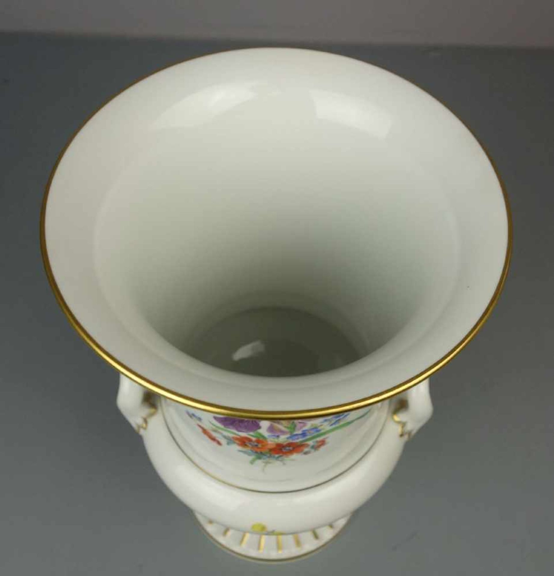 VASE, Porzellan, Manufaktur Meissen, unterglasurblaue Schwertermarke, Marke seit 1934 (1. Wahl) - Image 2 of 6