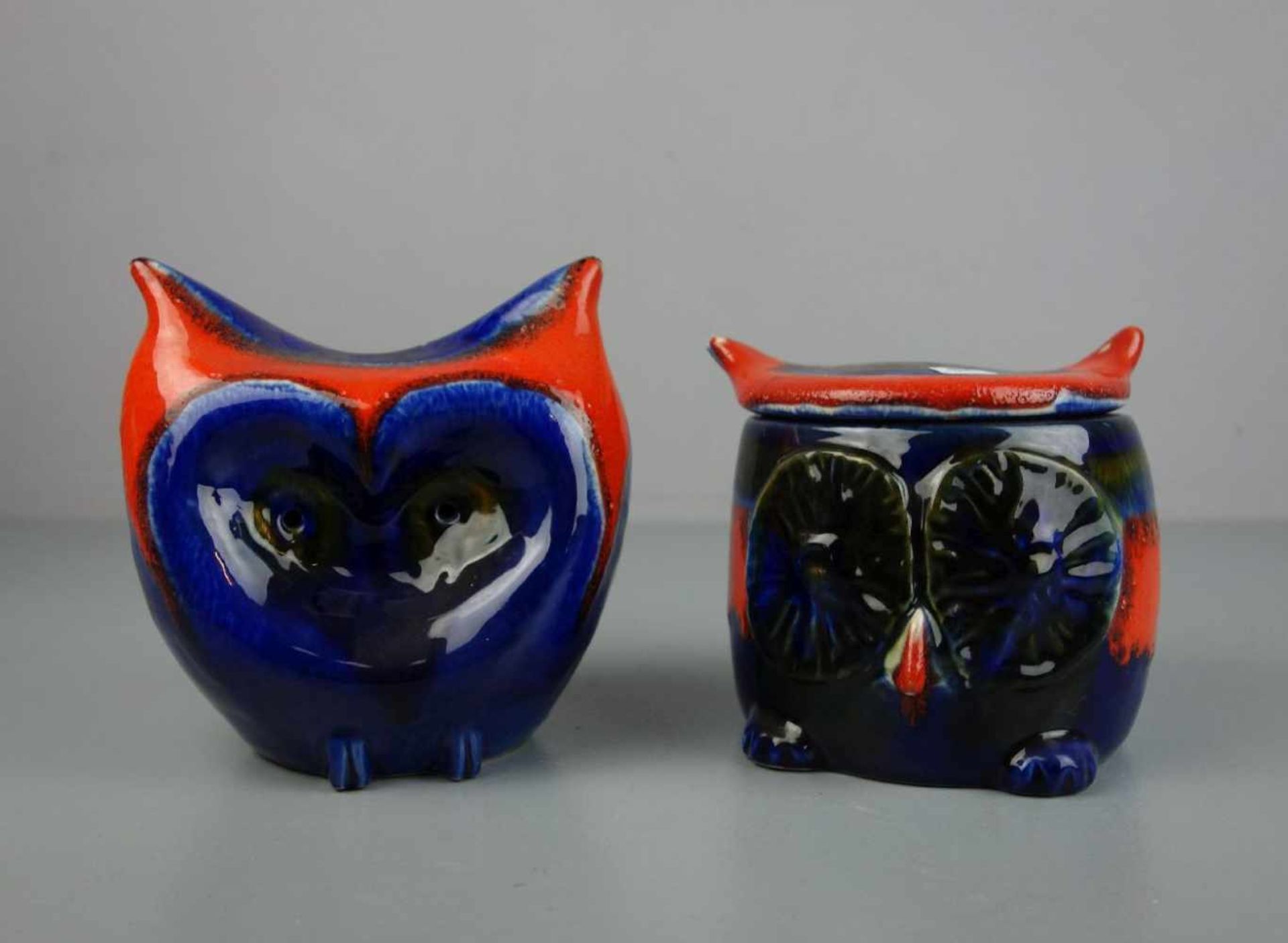KÜNSTLERKERAMIK: EULEN-DECKELDOSE und EULEN-SPARDOSE / two pottery owls, Mitte 20. Jh., 1 x unter