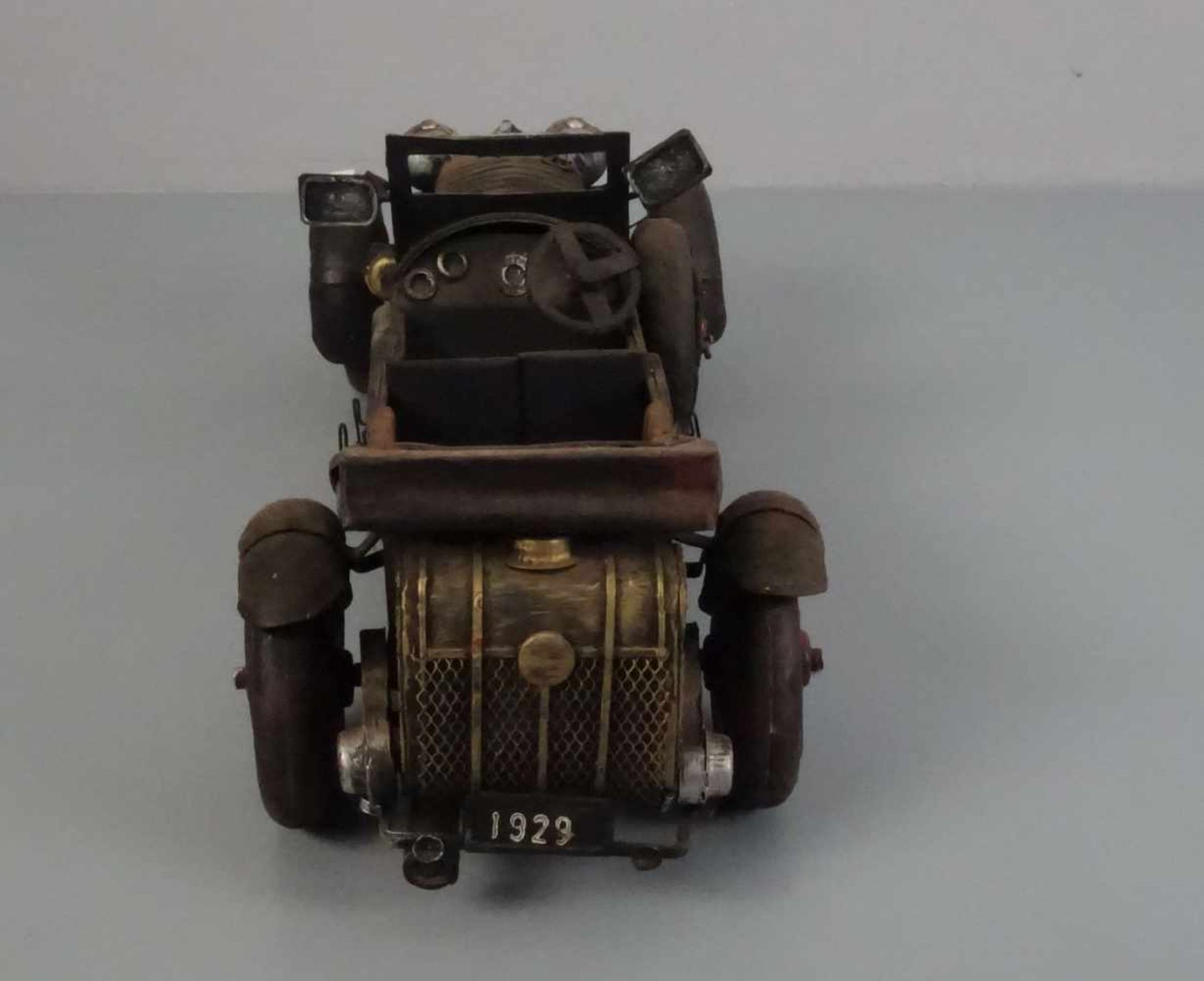 BLECHSPIELZEUG / MODELLAUTO "Oldtimer" / tin toy car, Eisenblech, teils durchbrochen gearbeitet - Image 4 of 5