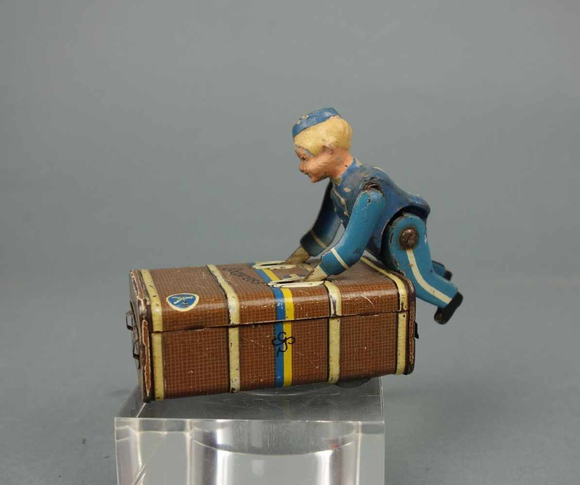 BLECHSPIELZEUG / tin toy: "Gescha Express Koffer Boy", Nr. 57-1, Firma Schmidt, Nürnberg, patentiert