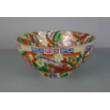 CHINESISCHE SCHALE / chinese bowl, Porzellan, ungemarkt. Schwerer Scherben, tief gemuldete Form