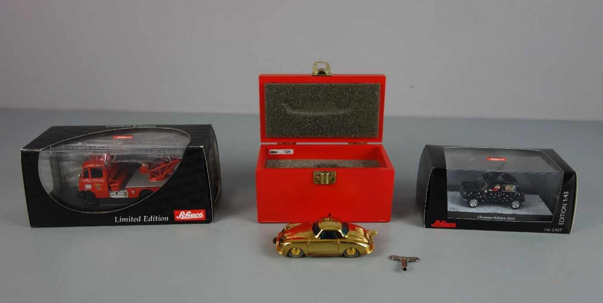 BLECHSPIELZEUGE / FAHRZEUGE: 3 Schuco Autos - limitierte Auflagen / tin toy cars, lithografiertes
