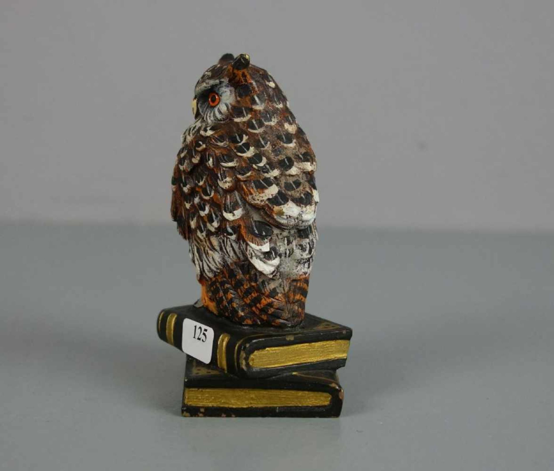 SKULPTUR / WIENER BRONZE: "Eule" / sculpture: "owl", Bronze mit Kaltmalerei, unter dem Stand - Image 2 of 3