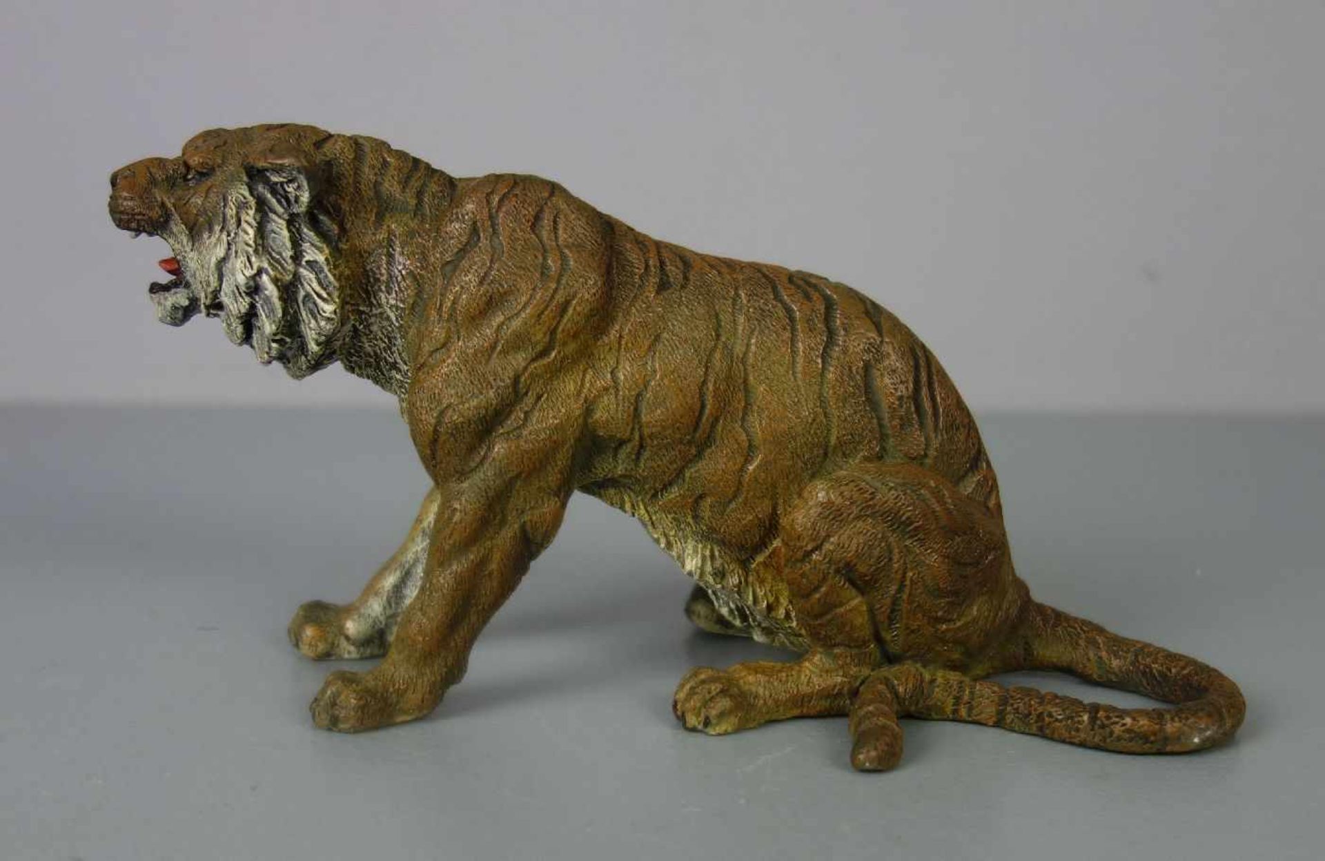 WIENER BRONZE: "Tiger", Bronze, 20. Jh., naturalistisch gearbeiteter sitzender und fauchender - Bild 3 aus 6