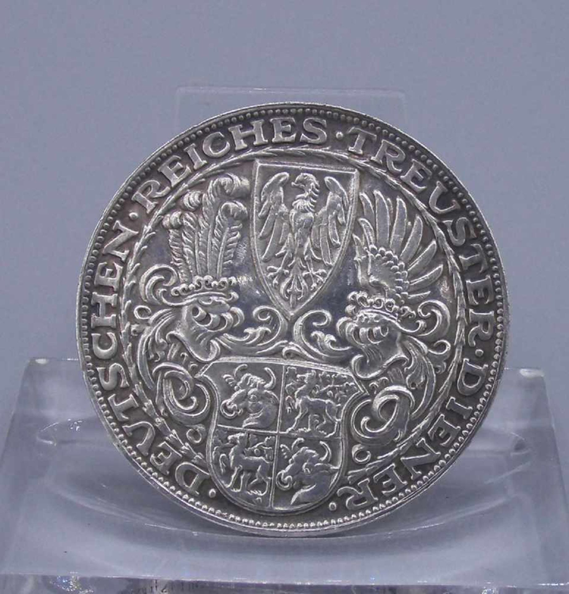 SILBER-MEDAILLE / GEDENKMÜNZE: "von Hindenburg" / silver coin, 1927, 900er Silber; avers: Porträt - Image 2 of 3