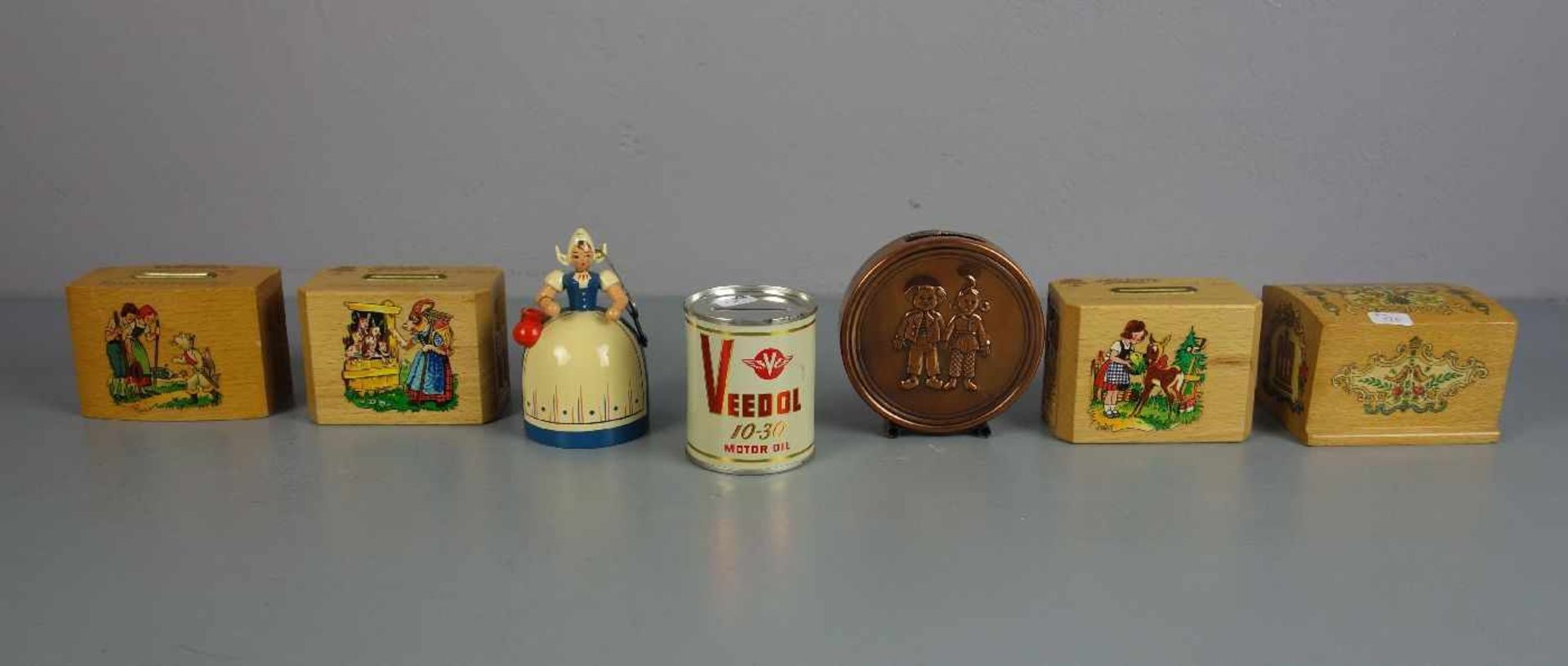 KONVOLUT SPARDOSEN / SPARBÜCHSEN - 7 STÜCK / seven money boxes, 20. Jh.; unterschiedliche