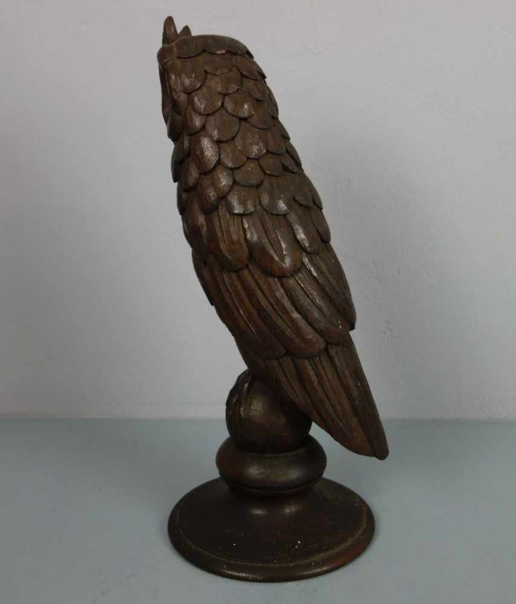 BILDHAUER / BILDSCHNITZER DES 20. JH., Skulptur: "Eule" / wooden sculpture: "owl", Nadelholz, - Image 4 of 4