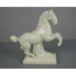 PORZELLANFIGUR "Steigendes Pferd" / porcelain horse, unterglasurblaue Zeptermarke (Marke nach 1945),