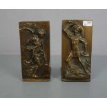 PAAR BUCHSTÜTZEN "Hl. Michael" und "Posaunender Engel", Bronzereliefs mit hellbrauner Patina und