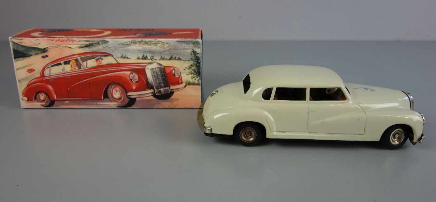 BLECHSPIELZEUG / FAHRZEUG: M300 Mercedes / tin toy car, Manufaktur JNF Neuhierl, 1950er Jahre, - Image 3 of 5