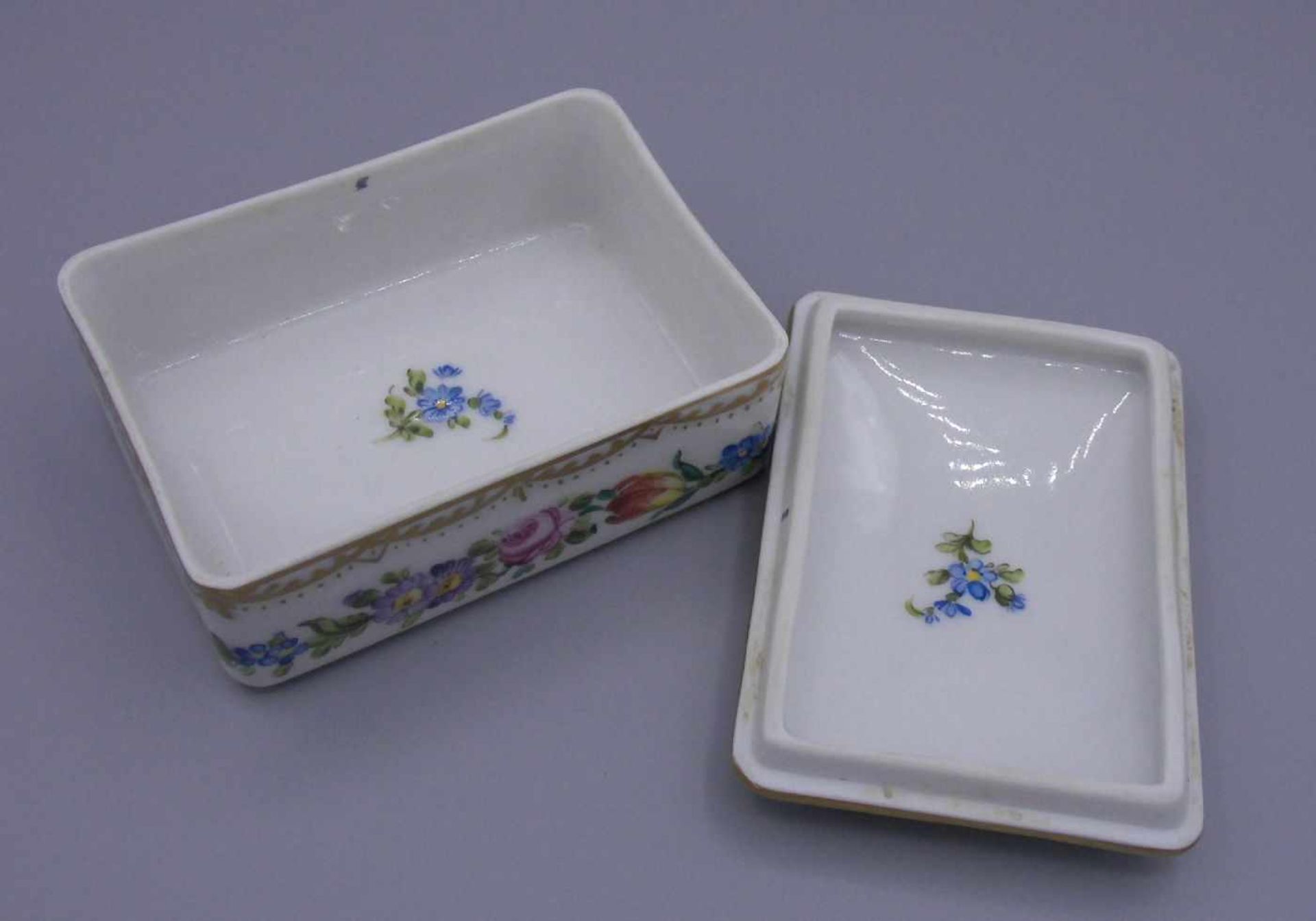 DECKELDOSE / KONFEKTDOSE / BONBONIÈRE, Porzellan / porcelain box, Sächsische Porzellan-Manufaktur - Bild 4 aus 5