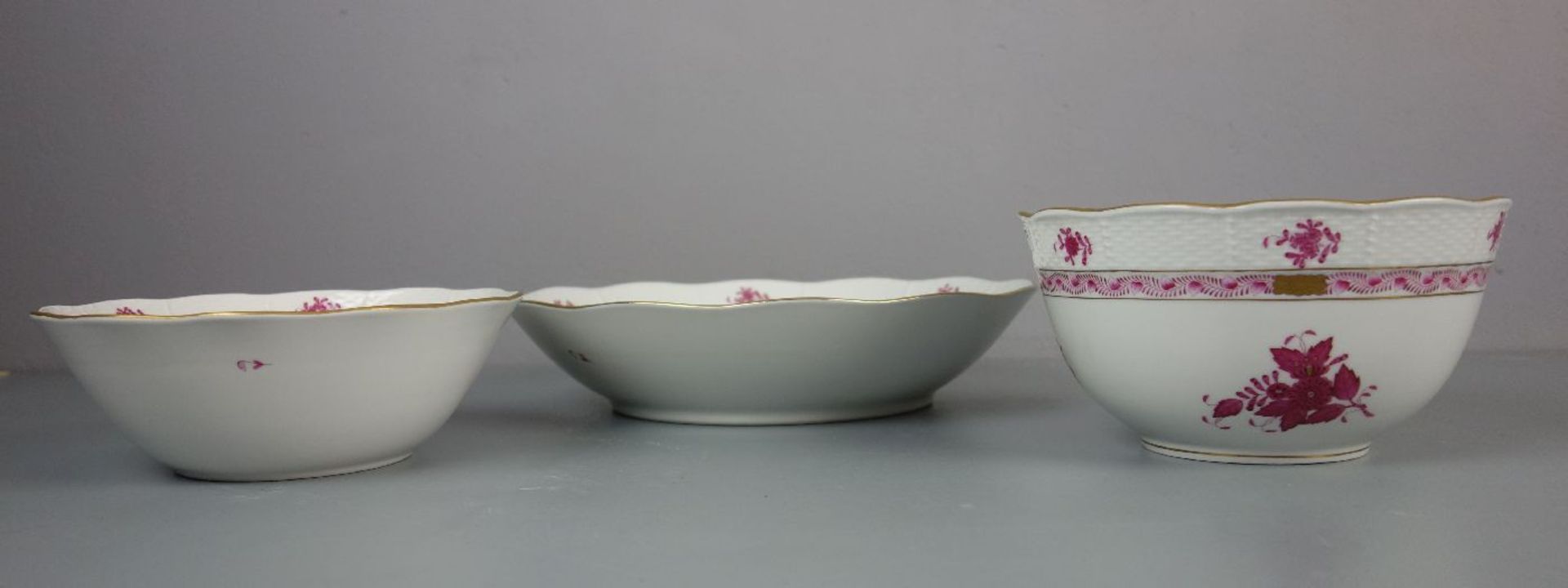 3 SCHALEN / bowls, Porzellan, Manufaktur Herend, Ungarn. 3 Schalen unterschiedlicher Größe in - Image 4 of 4