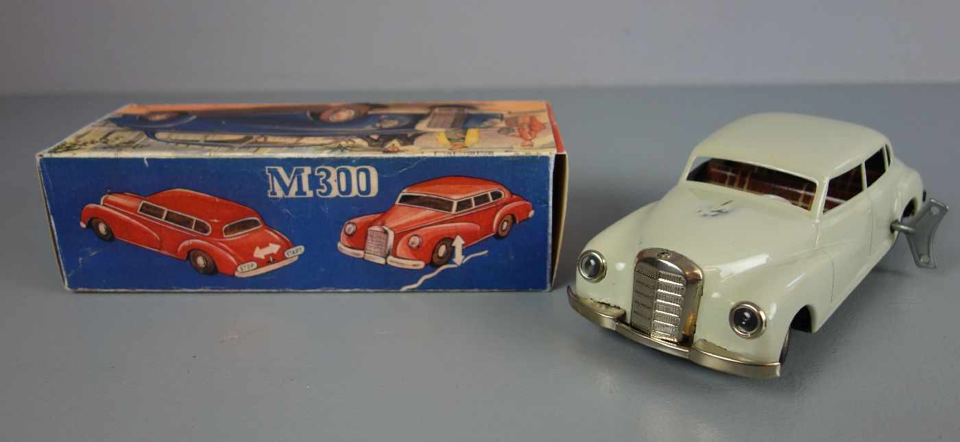 BLECHSPIELZEUG / FAHRZEUG: M300 Mercedes / tin toy car, Manufaktur JNF Neuhierl, 1950er Jahre, - Image 4 of 5