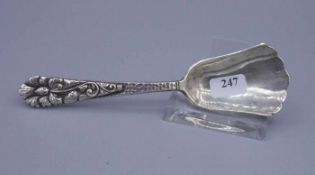 ZUCKERLÖFFEL / silver sugar spoon, 800er Silber (32 g), gepunzt mit Feingehaltsangabe und