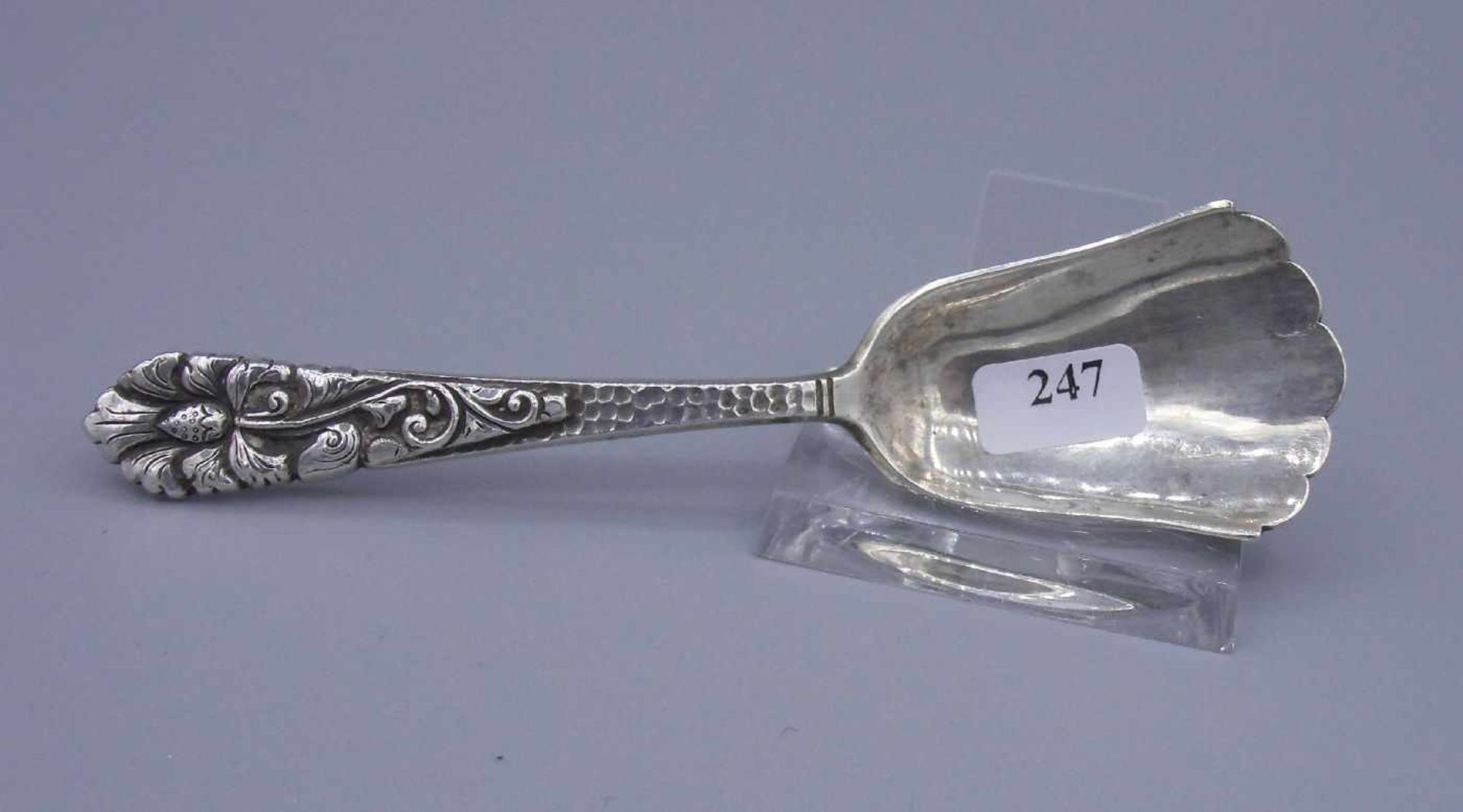 ZUCKERLÖFFEL / silver sugar spoon, 800er Silber (32 g), gepunzt mit Feingehaltsangabe und