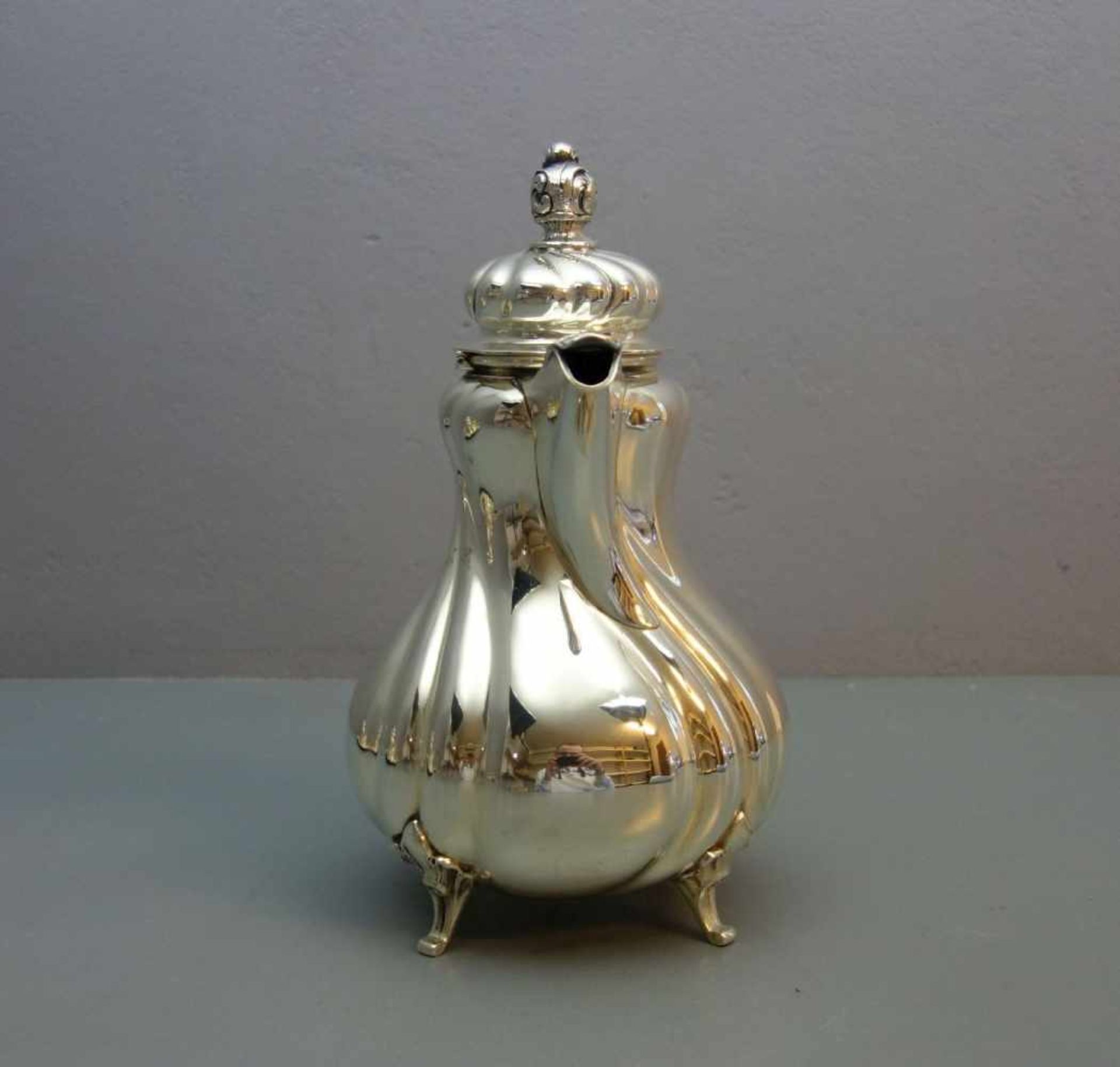 SILBERNE KAFFEEKANNE / silver coffee pot, deutsch, 20. Jh., 925er Silber (764 Gramm), Manufaktur - Image 2 of 4