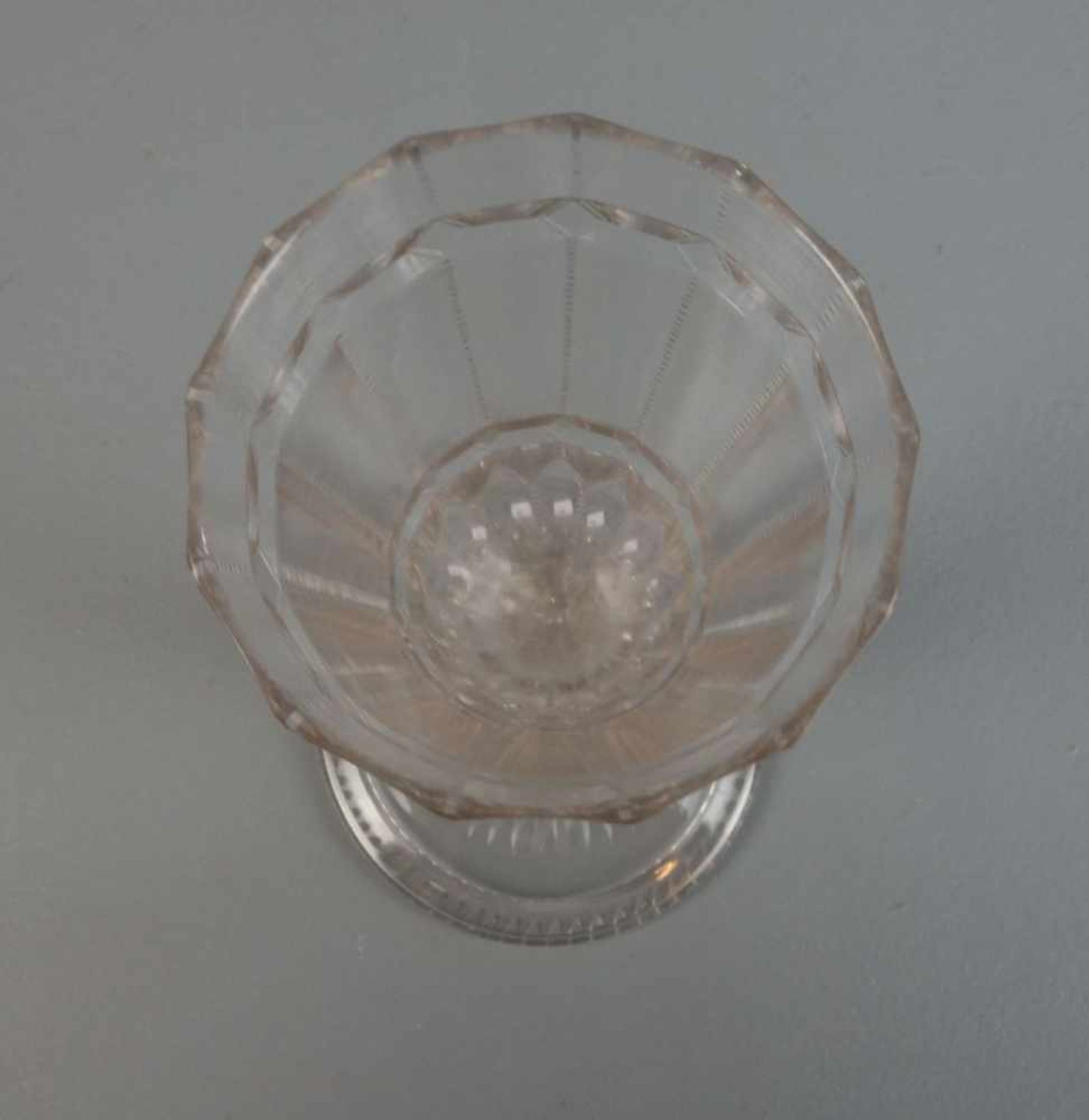POKALGLAS nach barockem Vorbild, farbloses Glas mit Schlieren und Blaseneinschlüssen. Aufgewölbter - Bild 3 aus 7