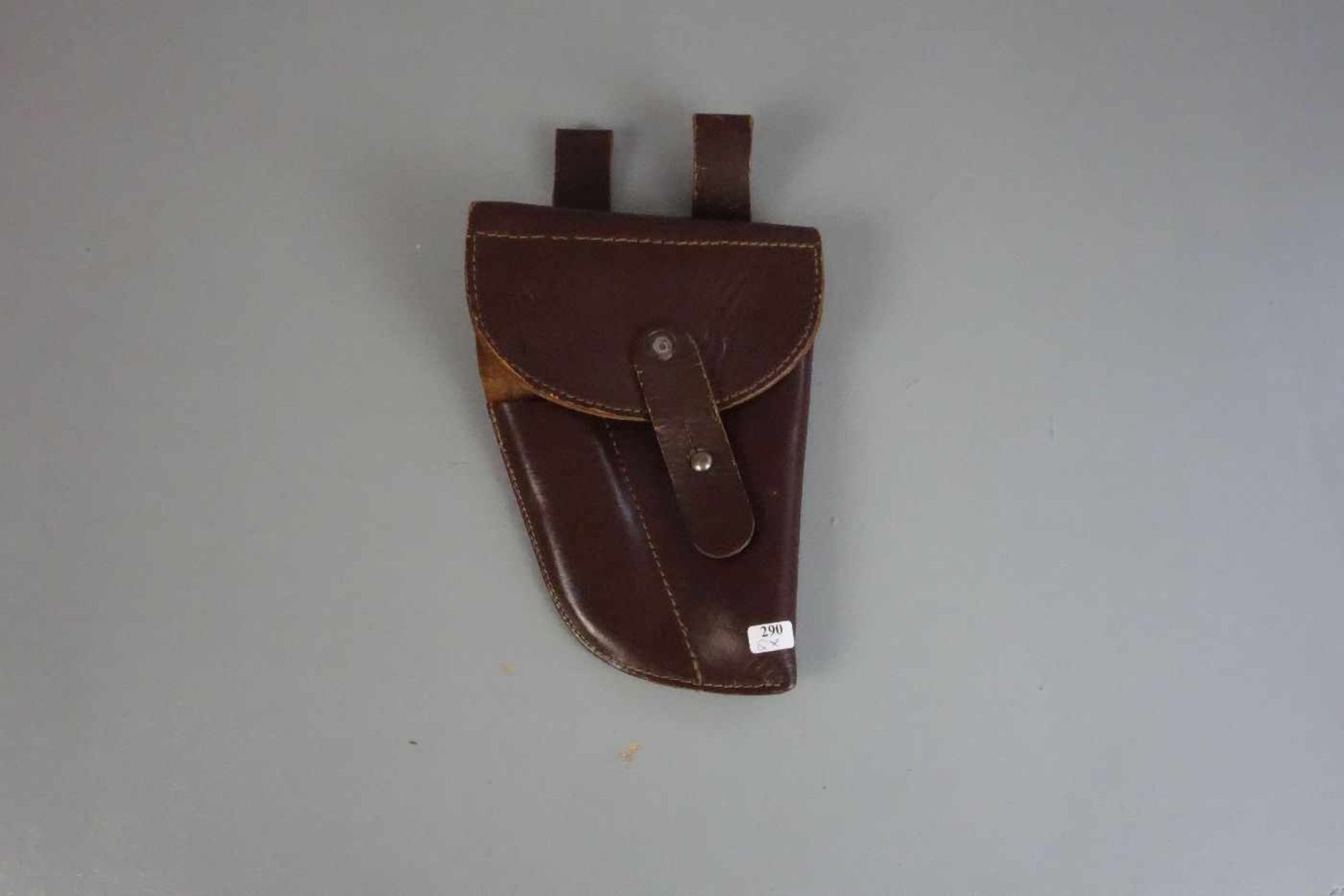 ZWEI PISTOLENTASCHEN / REVOLVERTASCHEN / bags for pistols, Leder, wohl WK I. Beide Taschen sind