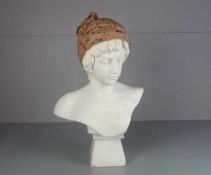 BILDHAUER DES 20. JH., Skulptur / alabaster and marble sculpture: "Büste einer Orientalin",