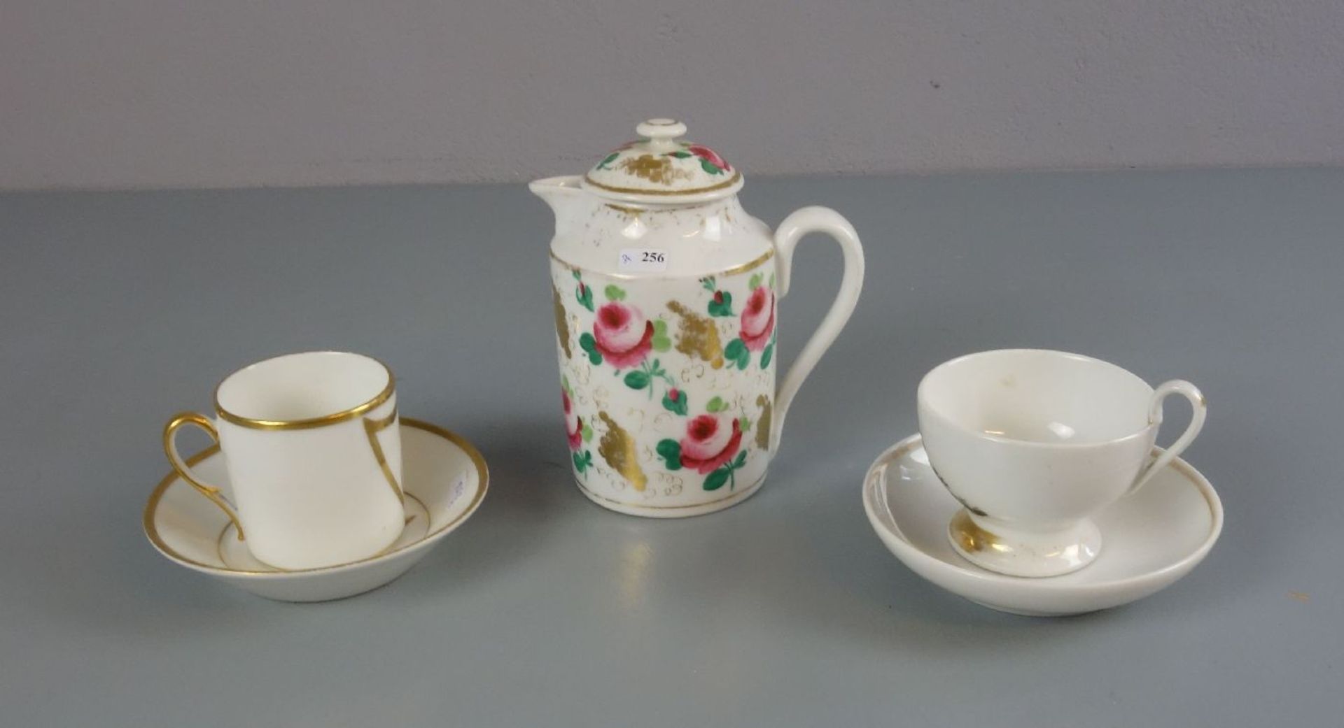 KONVOLUT PORZELLAN DES 19. JH. / BIEDERMEIER / porcelain objects, 19. Jh., Porzellan, polychrom