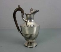 VERSILBERTE AMPHORENKANNE / SCHENKKANNE / plated pot, England, um 1900, versilbertes Metall, unter