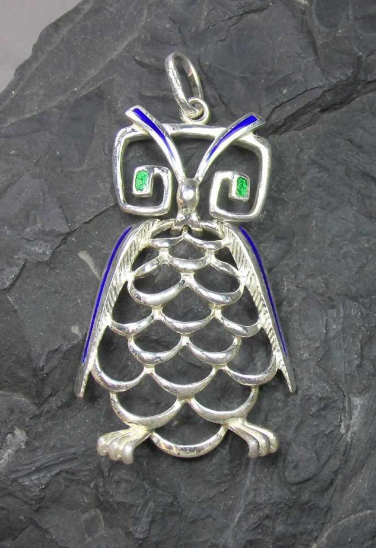 MODERNER FIGÜRLICHER ANHÄNGER: Eule mit Emaille / pendant "owl", Mitte 20. Jh., 925er Silber,