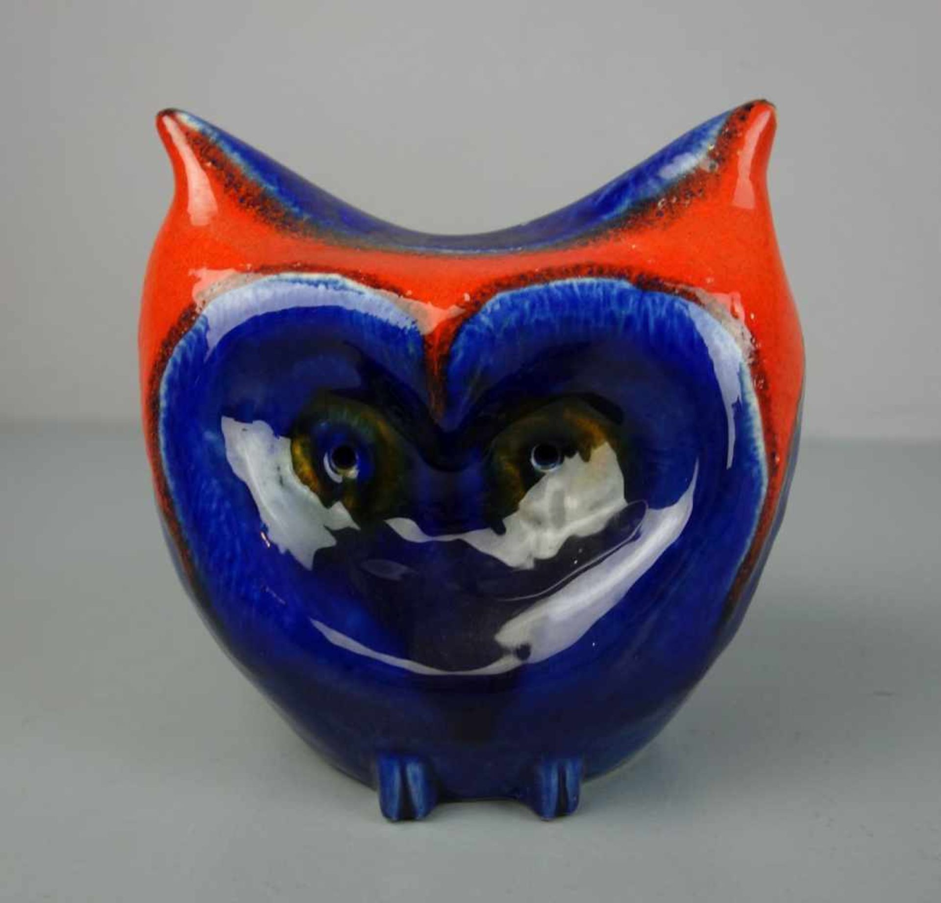 KÜNSTLERKERAMIK: EULEN-DECKELDOSE und EULEN-SPARDOSE / two pottery owls, Mitte 20. Jh., 1 x unter - Bild 2 aus 8