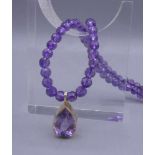 AMETHYSTKETTE MIT ANHÄNER / necklace and pendant, facettiert geschliffene Kugeln, Ringverschluss aus