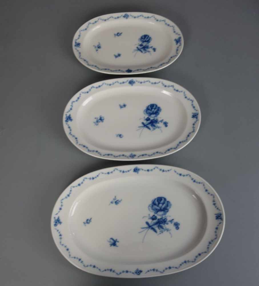 SPEISESERVICE / dinner ware, Manufaktur Fürstenberg, Form "Alt Fürstenberg", Dekor "Lottine" in blau - Image 7 of 7