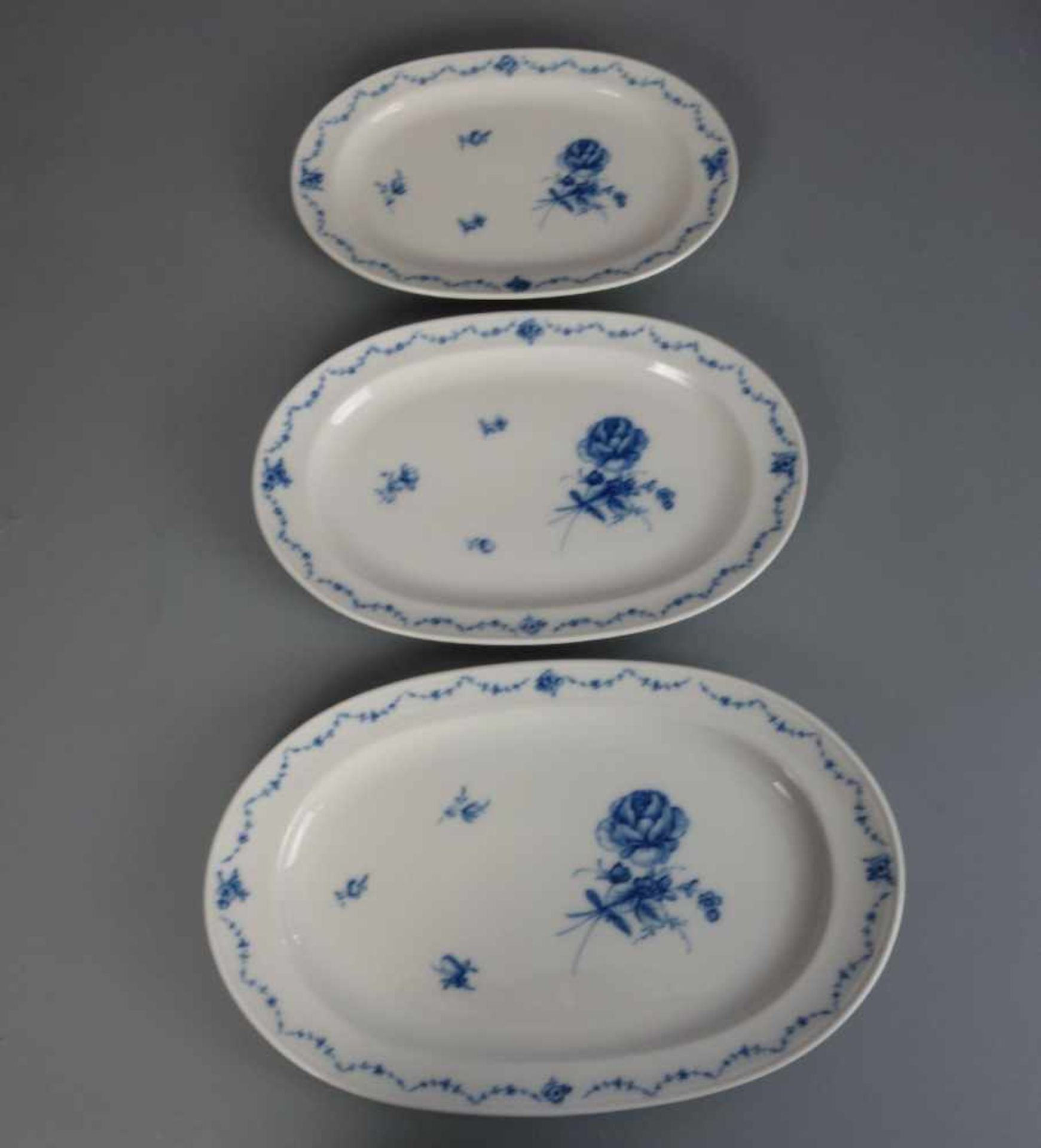 SPEISESERVICE / dinner ware, Manufaktur Fürstenberg, Form "Alt Fürstenberg", Dekor "Lottine" in blau - Bild 7 aus 7