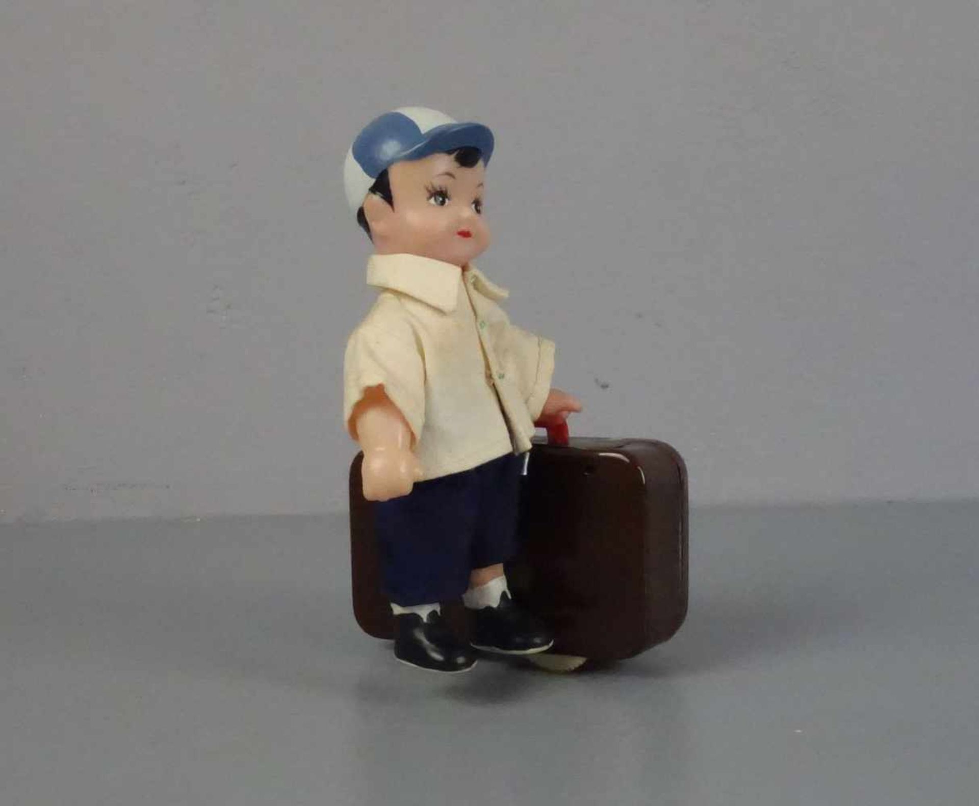 BLECHSPIELZEUG / SPIELZEUGFIGUR : Junge mit Koffer / Kofferträger / tin toy boy with a case, wohl - Bild 2 aus 6