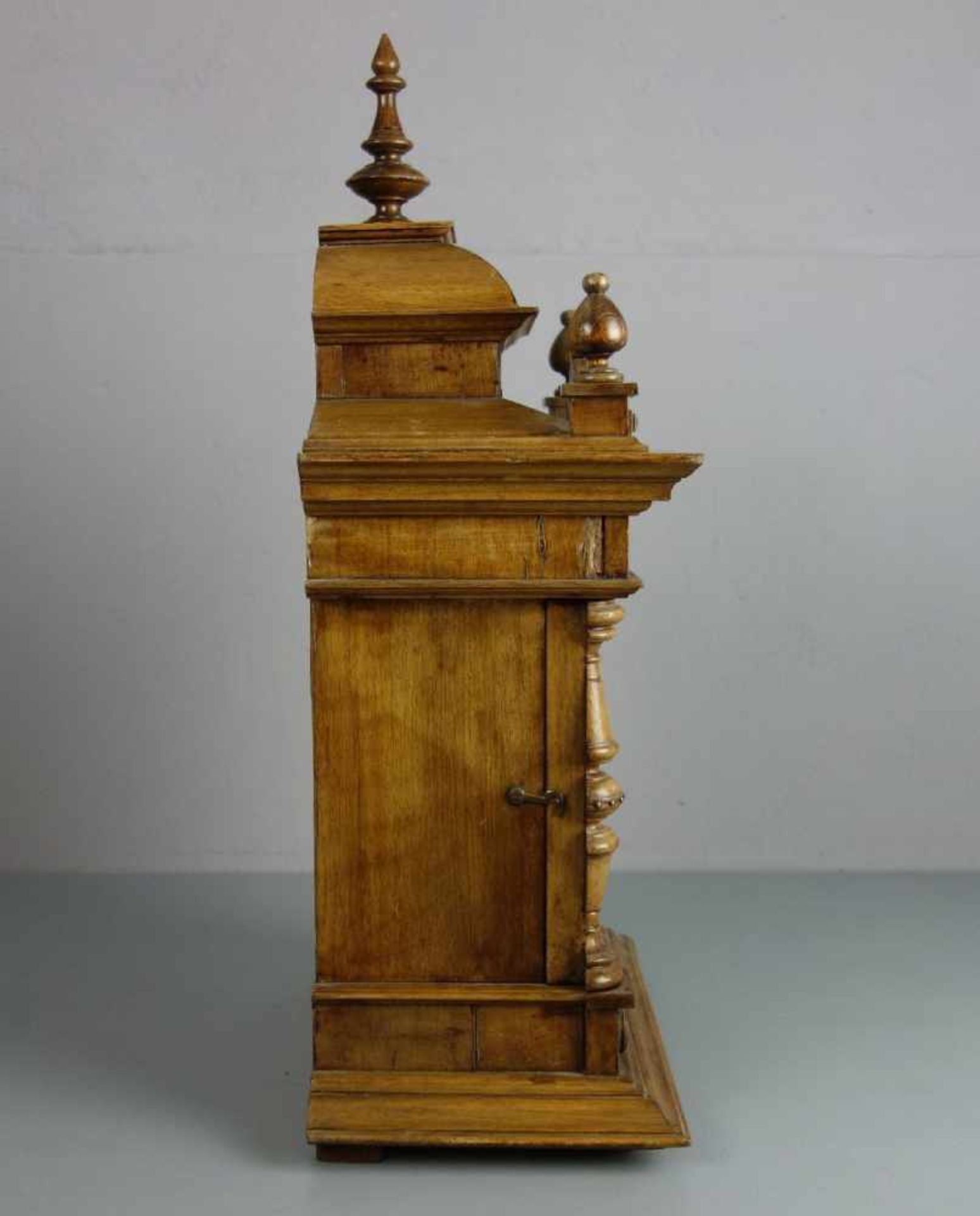 JUNGHANS TISCHUHR / KAMINUHR / fire place clock, Historismus, um 1880. Reich dekoriertes - Image 8 of 8