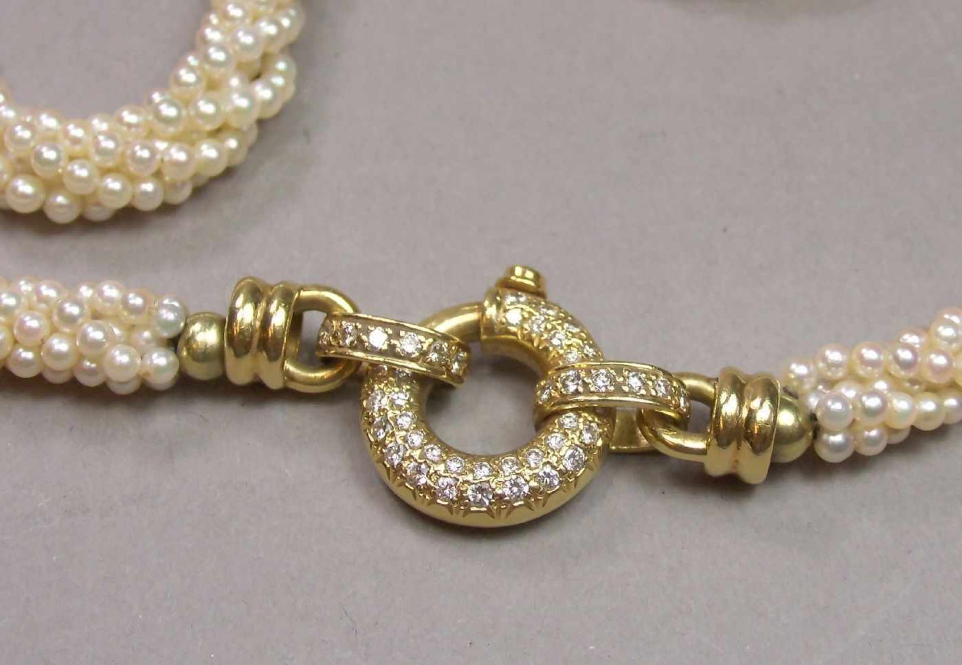 SAATPERLEN - COLLIER, 6 Stränge mit 750er Gelbgold-Verschluss mit Brillantbesatz und einem Saphir am - Bild 4 aus 5