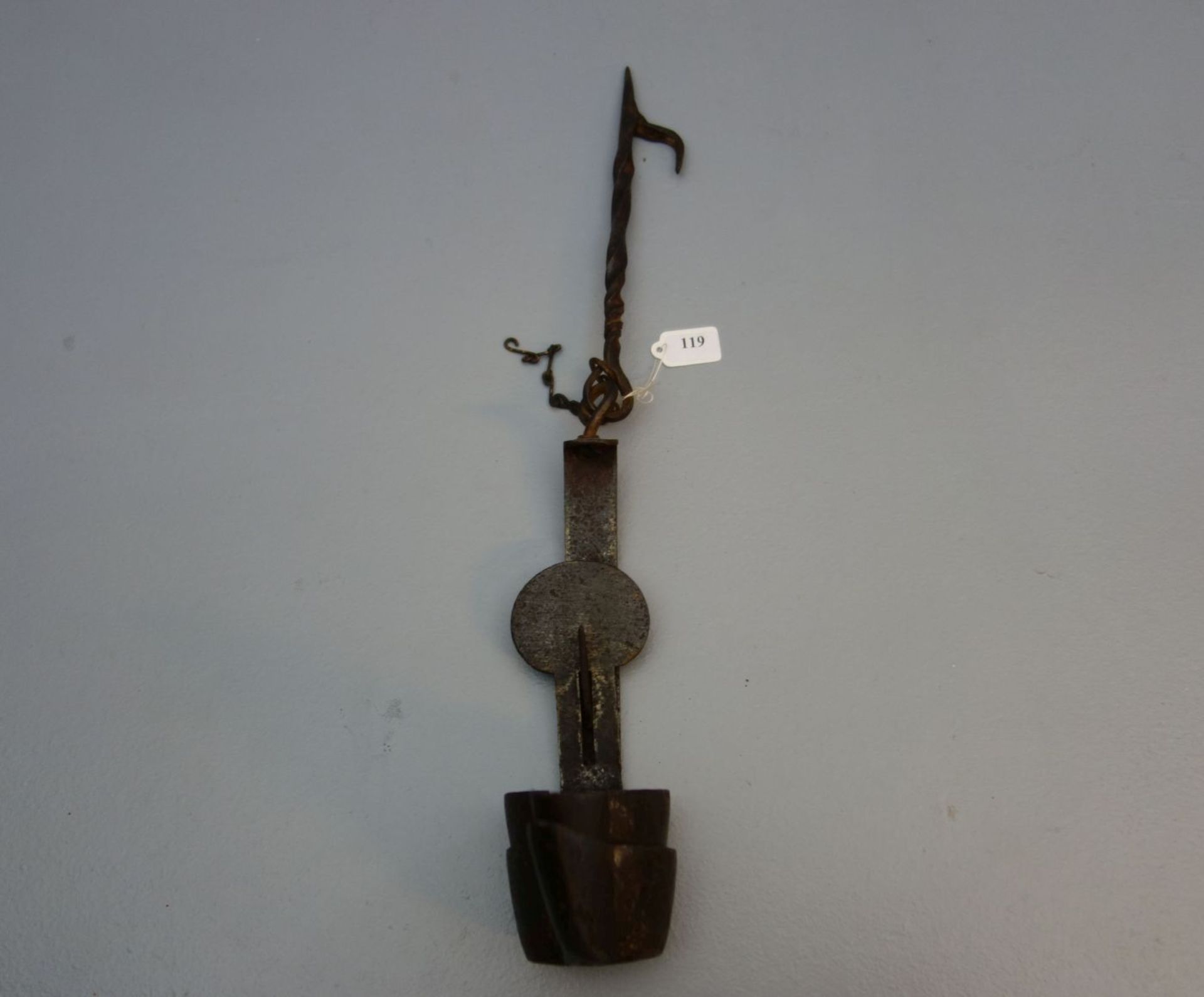 ÖLLAMPE / oil lamp, Eisen, handgeschmiedet, mit 2 Gefäßen, 18. Jh.; Schöpfkellenform mit spitz