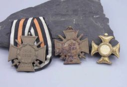 KONVOLUT ORDEN / EHRENZEICHEN / three medals, WK II / "Drittes Reich": 1) Ehrenkreuz für