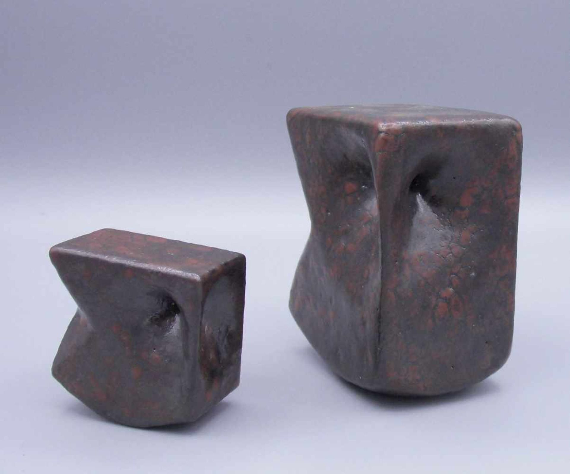 OVERBERG, ROLF (Osnabrück 1933- 1993, ebd.), 2 Skulpturen / two owl pottery sculptures: "Eule und