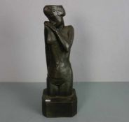 CANTRÉ, JOZEF ( Gent 1890-1957 ebd.), Skulptur / sculpture: "Femme Nue" / "Sinnende", Bronze,