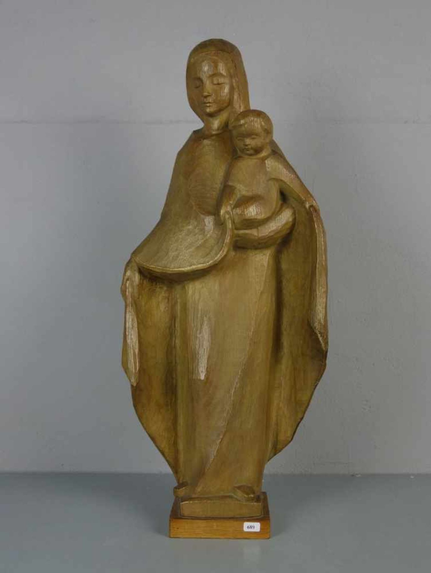 BILDHAUER / BILDSCHNITZER des 20. Jh., Skulptur: "Mutter und Kind" / "Madonna", Eiche, geschnitzt,