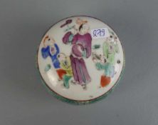 DECKELDOSE / porcelain box, China (ungemarkt), späte Quing-Dynastie (Anfang 20. Jh.). Rundstand,